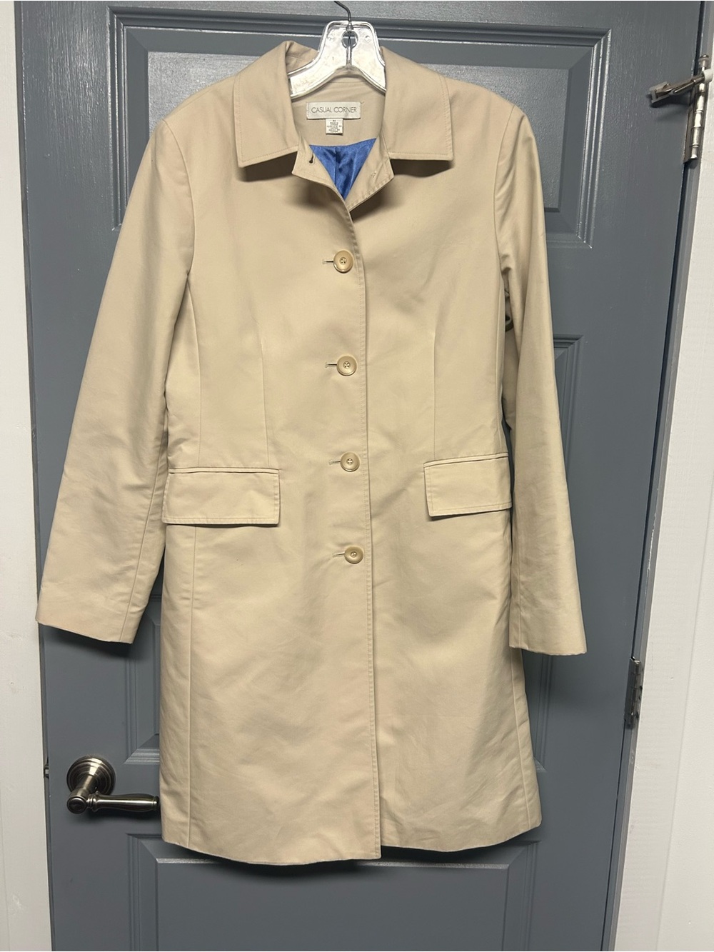 Casual Corner ladies trench style 3/4 length coat. Straight cut. Size medium EUC